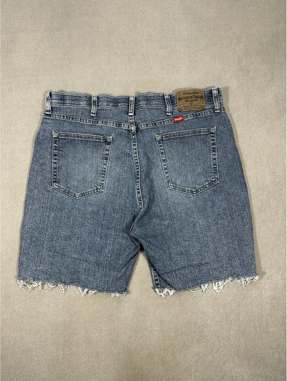 Wrangler Men’s Denim Shorts Size 36 Relaxed Fit Blue Cutoff Frayed Hem